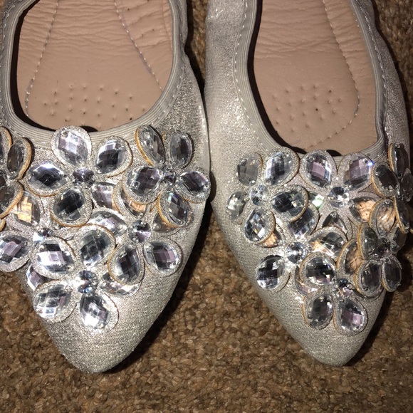 Guansitu foldable Silver Ballet Flats Size 9.5 - Picture 3 of 3